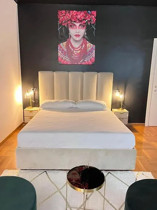 Luxury Suite With Terrace Near Arco Della Pace Milan Italy
